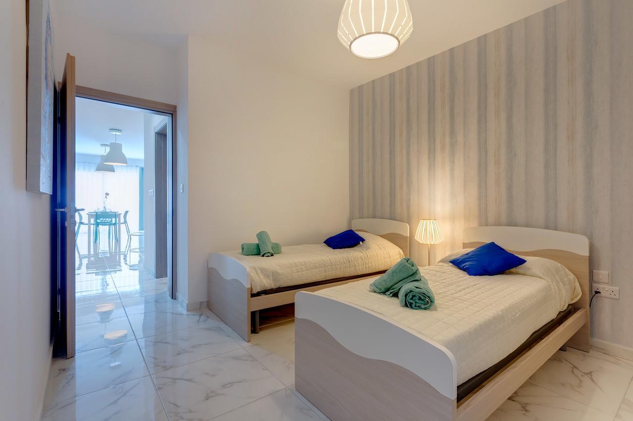 Marvelous 2 Bedroom Apartment By The Sea Кавра Екстериор снимка