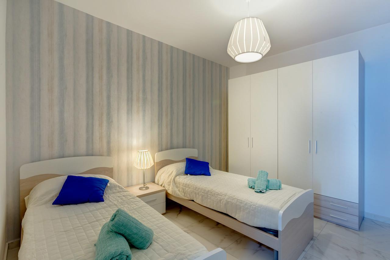 Marvelous 2 Bedroom Apartment By The Sea Кавра Екстериор снимка